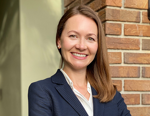 Elena Kohn headshot